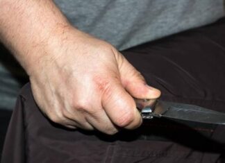 Προσπάθησε να κλέψει περίπτερο στον Τύρναβο με σουγιά!