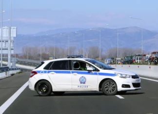 Λάρισα: Με κλεμμένο φορτηγό, δίχως δίπλωμα και πλαστές πινακίδες διέσχιζε τον ΠΑΘΕ