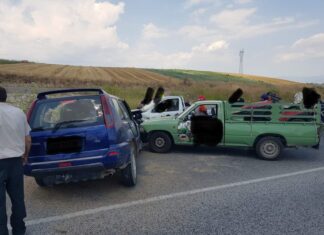 3 τραυματίες σε καραμπόλα 4 αυτοκινήτων στη Λάρισα (φωτο)
