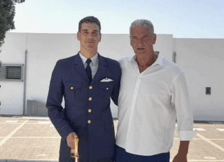 Σε χωριό της Λάρισας καμαρώνουν για τον δικό τους πιλότο (ΦΩΤΟ)