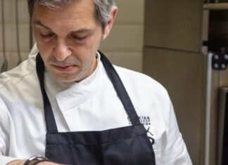 Πέθανε ο γνωστός σεφ Γιάννης Γιάχος – Έπαθε ανακοπή την επομένη του τελικού του Conference League