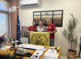 Με Φαρσαλινούς δρομείς που έτρεξαν στον υπερμαραθώνιο των 100 χιλιομέτρων συναντήθηκε ο Δήμαρχος Φαρσάλων
