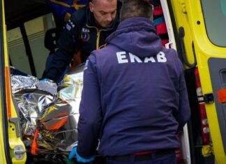 Κατερίνη: Στο νοσοκομείο 16χρονος που χτύπησε στον αυχένα έπειτα από πτώση στη θάλασσα