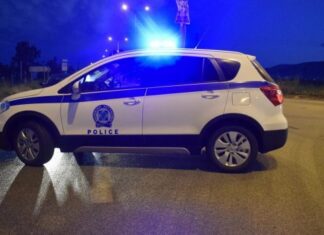 Λάρισα: Κουκουλοφόροι επιτέθηκαν στο κτήριο της περιφέρειας