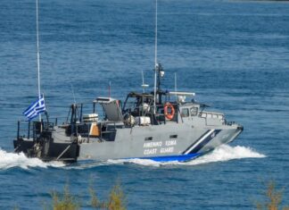 Λάρισα: Συναγερμός για ακυβέρνητο σκάφος με δύο άτομα στην παραλία της Κουλούρας
