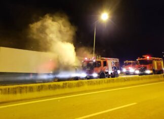 Λάρισα: Συναγερμός τα ξημερώματα για φωτιά σε νταλίκα στην εθνική