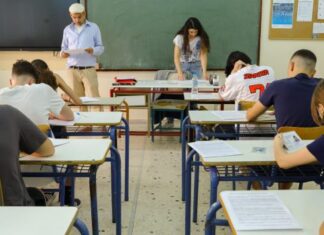 Πανελλαδικές: Τι δείχνουν τα πρώτα στοιχεία για βαθμολογίες και βάσεις εισαγωγής