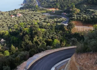 Ο νέος παραλιακός δρόμος που ενώνει Λάρισα με Μαγνησία: «Γλείφει» το πανέμορφο Αιγαίο, μια διαδρομή που μαγεύει!