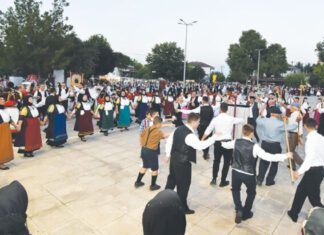 «Πλημμύρισε» από Καραγκούνηδες το Προάστιο (ΦΩΤΟ)
