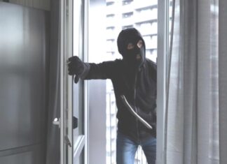 Λάρισα: Κλέφτες διαφορετικοί από τους άλλους – Κλέβουν, τρώνε και πίνουν…