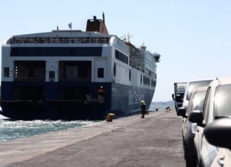 Πειραιάς: Έπεσε με το μηχανάκι στο λιμάνι – Σώος ο οδηγός