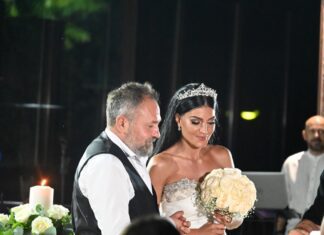 Λάρισα: Γλέντι και κέφι στον γάμο του μαέστρου τη Πάολα – Εκεί λαμπερή και η πασίγνωστη τραγουδίστρια – ΦΩΤΟ/ΒΙΝΤΕΟ