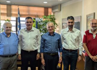 Στον δήμαρχο Λαρισαίων μέλη της Φωτοθήκης