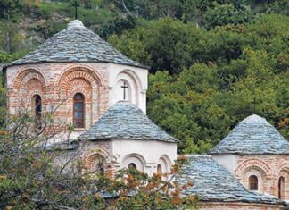 Λάρισα: Τμήμα του Τιμίου Ξύλου στη μονή Αγίου Παντελεήμονος