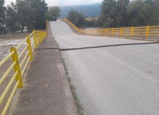 Η διαλυμένη ακόμα γέφυρα της Λάρισας από τις πλημμύρες – Αναμένεται ο ανάδοχος (βίντεο)