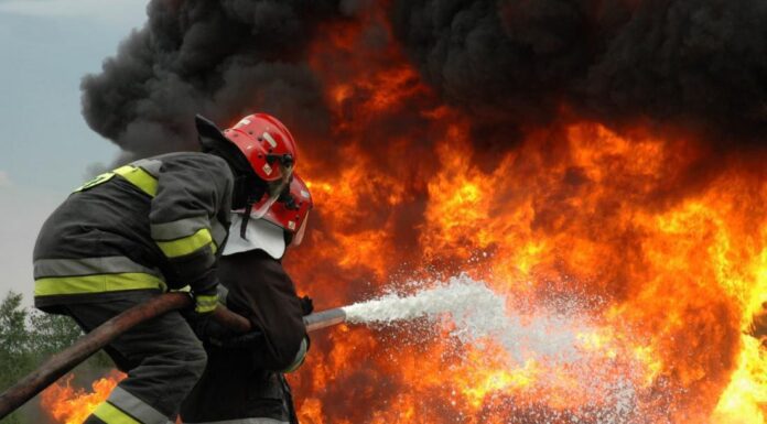 Φωτιά σε χωριό της Λάρισας – Στο πόδι η Πυροσβεστική