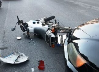 Λάρισα: Αυτοκίνητο συγκρούστηκε με μηχανάκι – Στο νοσοκομείο ένα άτομο