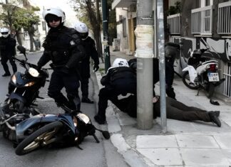 Τροχαίο στο κέντρο της Λάρισας: Μηχανάκια συγκρούστηκαν, μια γυναίκα στο νοσοκομείο