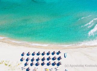 Αυτή είναι η «εξωτική» παραλία της Λάρισας με την ατέλειωτη αμμουδιά και τα διάφανα νερά