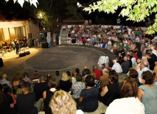 “Πλημμύρισε” από κόσμο η Βελίκα – Κινήθηκαν σε παραδοσιακούς ρυθμους