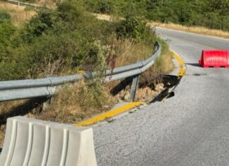 Επικίνδυνη στροφή στο δρόμο προς Καλλιπεύκη