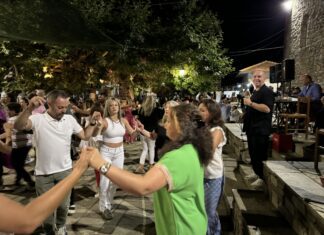 Απίστευτο γλέντι μέχρι το πρωί στο καλοκαιρινό αντάμωμα της Καλλιπεύκης – ΦΩΤΟ/ΒΙΝΤΕΟ