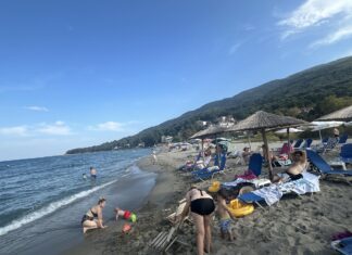 Βουτιές και παιχνίδια στην άμμο για τους Λαρισαίους την τελευταία Κυριακή του καλοκαιριού! (ΦΩΤΟ)