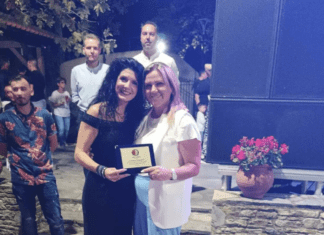 Ανεπανάληπτη βραδιά και λαοθάλασσα στη Βελίκα – Οι δυο γυναίκες που έκλεψαν την παράσταση – ΦΩΤΟ