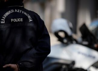 Νταής στην Ελασσόνα: Προκάλεσε εκδορές σε γυναίκα αστυνομικό – Ύβρεις και απειλές κατά τη σύλληψη