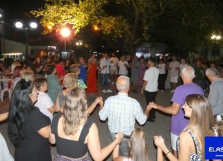 «Βούλιαξε» από κόσμο η πλατεία της Γαλανόβρυσης (ΦΩΤΟ)