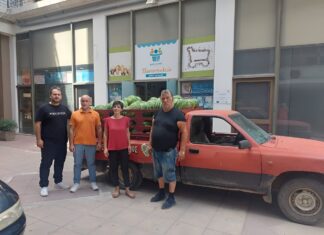 Παραγωγός προσέφερε δύο τόνους καρπούζια στο Κοινωνικό Παντοπωλείο Λάρισας