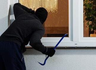 Στα «δίχτυα» της Αστυνομίας σπείρα που άνοιγε σπίτια σε Λάρισα και Θεσσαλονίκη – 26.000 ευρώ η λεία της!