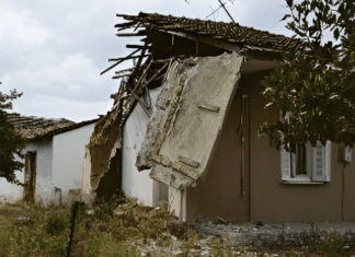 Τρία και πλέον χρόνια αντιμέτωποι με τις συνέπειες του σεισμού
