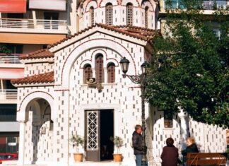 Λάρισα: Πανηγυρίζει ο Άγιος Βησσαρίων στην πλατεία Λαού