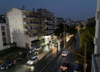 Βροχή με κεραυνούς και αστραπές στη Λάρισα (ΦΩΤΟ)