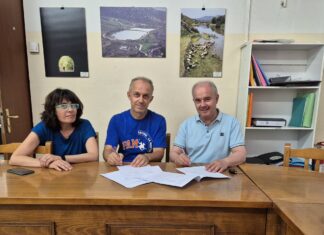 Υπογραφή σύμβασης για το έργο αποκατάστασης δημοτικού κτιρίου στη Σπηλιά του Δήμου Τεμπών