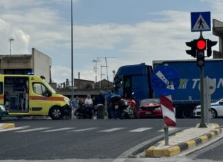 Πολύ σοβαρό τροχαίο στην Λάρισα – Νταλίκα συγκρούστηκε με αυτοκίνητο – ΦΩΤΟ