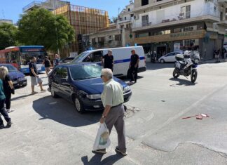 Φωτογραφίες από το τροχαίο στην Ηρώων – Σοβαρός τραυματισμός πεζού μετά από παράσυρση