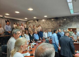Λάρισα: Συγκίνηση στο Δημοτικό Συμβούλιο – Ενός λεπτού σιγή για τον Δημήτρη Γεωργάκη
