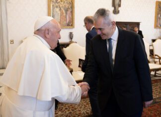 Μ. Χαρακόπουλος με Πάπα Φραγκίσκο / Συνεργασία όλων των χριστιανών έναντι των μεγάλων προκλήσεων