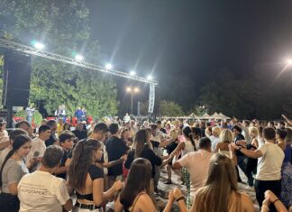Ο απόλυτος χαμός στα Πλατανούλια! Ατελείωτο γλέντι στην 9η Γιορτή Αχλαδιού – Λαρισαίοι το έσπασαν με Ξένια Βέρρα και Αντώτη Κυρίτση – ΦΩΤΟΡΕΠΟΡΤΑΖ