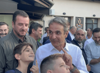 Μητσοτάκης από Λάρισα: «Εγώ Ολυμπιακός είμαι, αλλά να ανέβει η ΑΕΛ! Λείπετε…»
