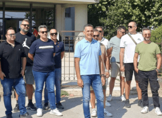 Συγκέντρωση διαμαρτυρίας εκπαιδευτών υποψηφίων οδηγών Λάρισας έξω από το Μηχανολογικό (ΦΩΤΟ)