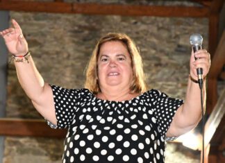 Πλήθος κόσμου στην Αγιά για την Έφη Θώδη – Ο πραγματικός χαμός – Φωτορεπορτάζ