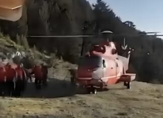 Η στιγμής της διάσωσης τραυματισμένου άνδρα στον Όλυμπο: Μεταφέρθηκε στο Στρατιωτικό Νοσοκομείο Λάρισας με σπασμένη λεκάνη (ΦΩΤΟ – ΒΙΝΤΕΟ)