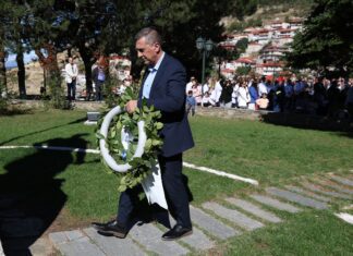 Στο ετήσιο μνημόσυνο του ήρωα της Επανάστασης του 1821 Γεωργάκη Ολύμπιου ο Δημήτρης Κουρέτας