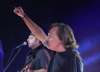 Tο αδιαχώρητο στη συναυλία του Βασίλη Παπακωνσταντίνου στη Λάρισα (ΦΩΤΟ)