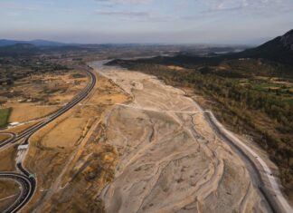 Αποκαλυπτικές εικόνες από την ξηρασία – Σε ρυάκι έχει μετατραπεί σε διάφορα σημεία ο Πηνειός (video)