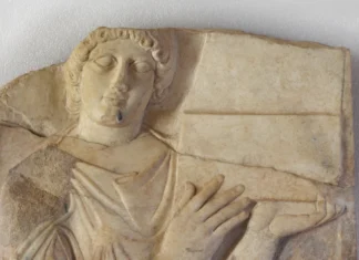 Επαναπατρίζεται θεσσαλική επιτύμβια στήλη από τις ΗΠΑ (ΦΩΤΟ)