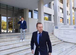 Ο Βασίλης Κόκκαλης κατέθεσε μηνυτήρια αναφορά στον εισαγγελέα για υπέβαση ορίων για φωτοβολταϊκά στη Θεσσαλία (ΦΩΤΟ)